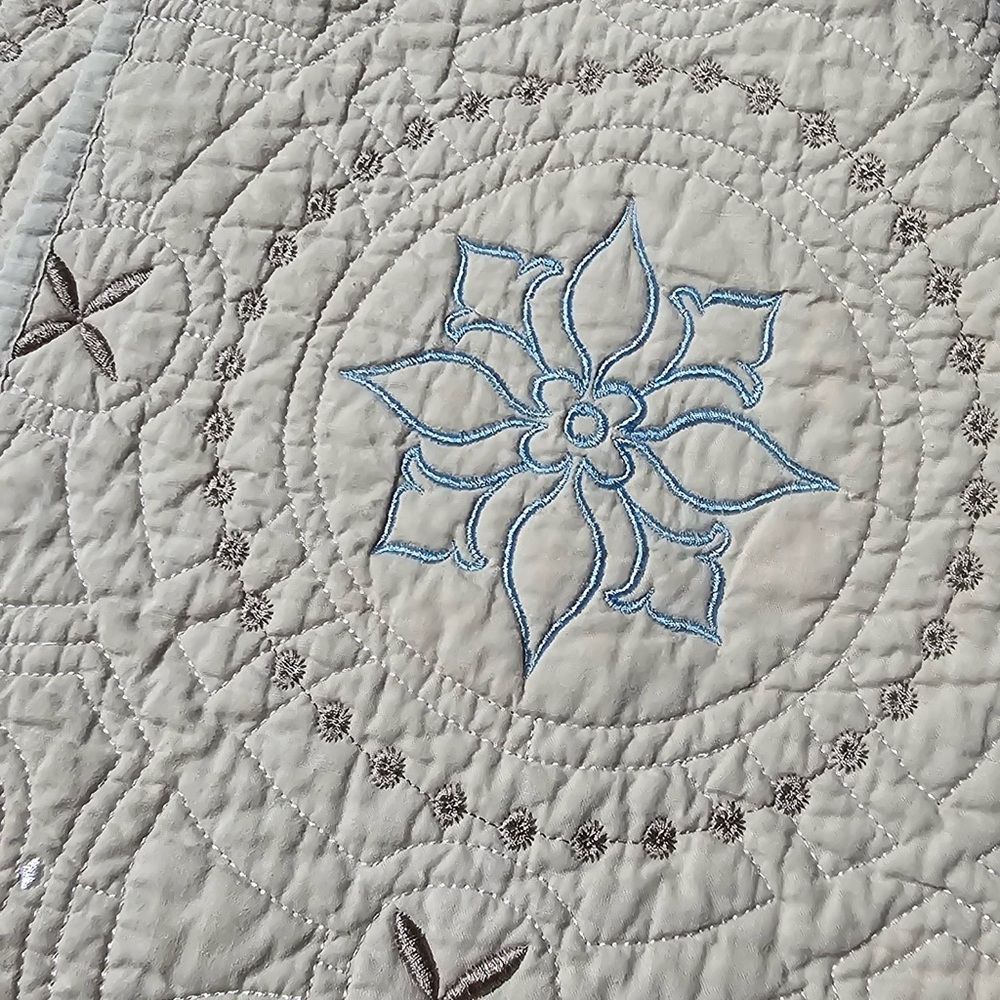 Quilt - Picture 5 of 6